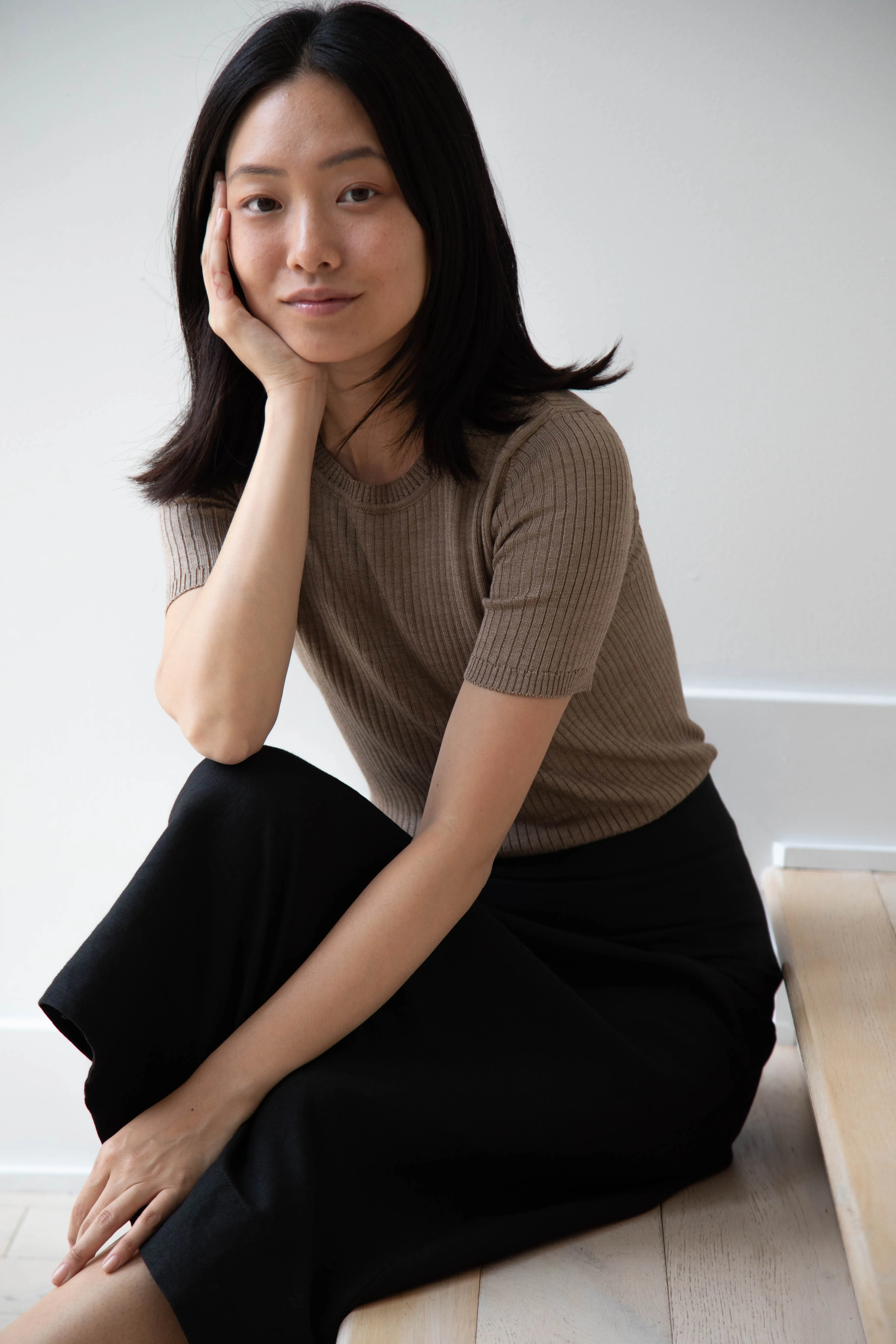 Une Heures | Short Sleeve Crew Neck in Gris
