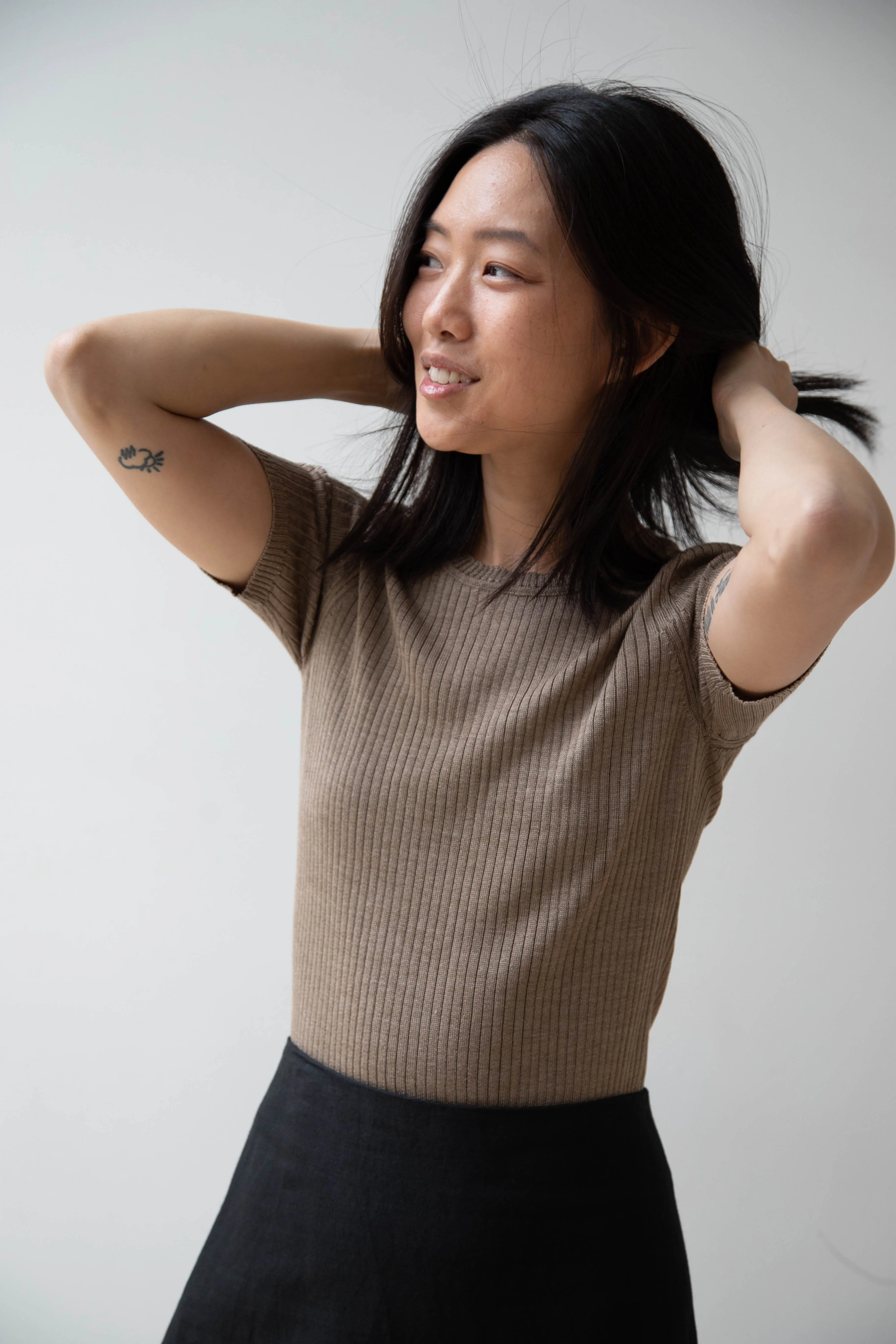 Une Heures | Short Sleeve Crew Neck in Gris