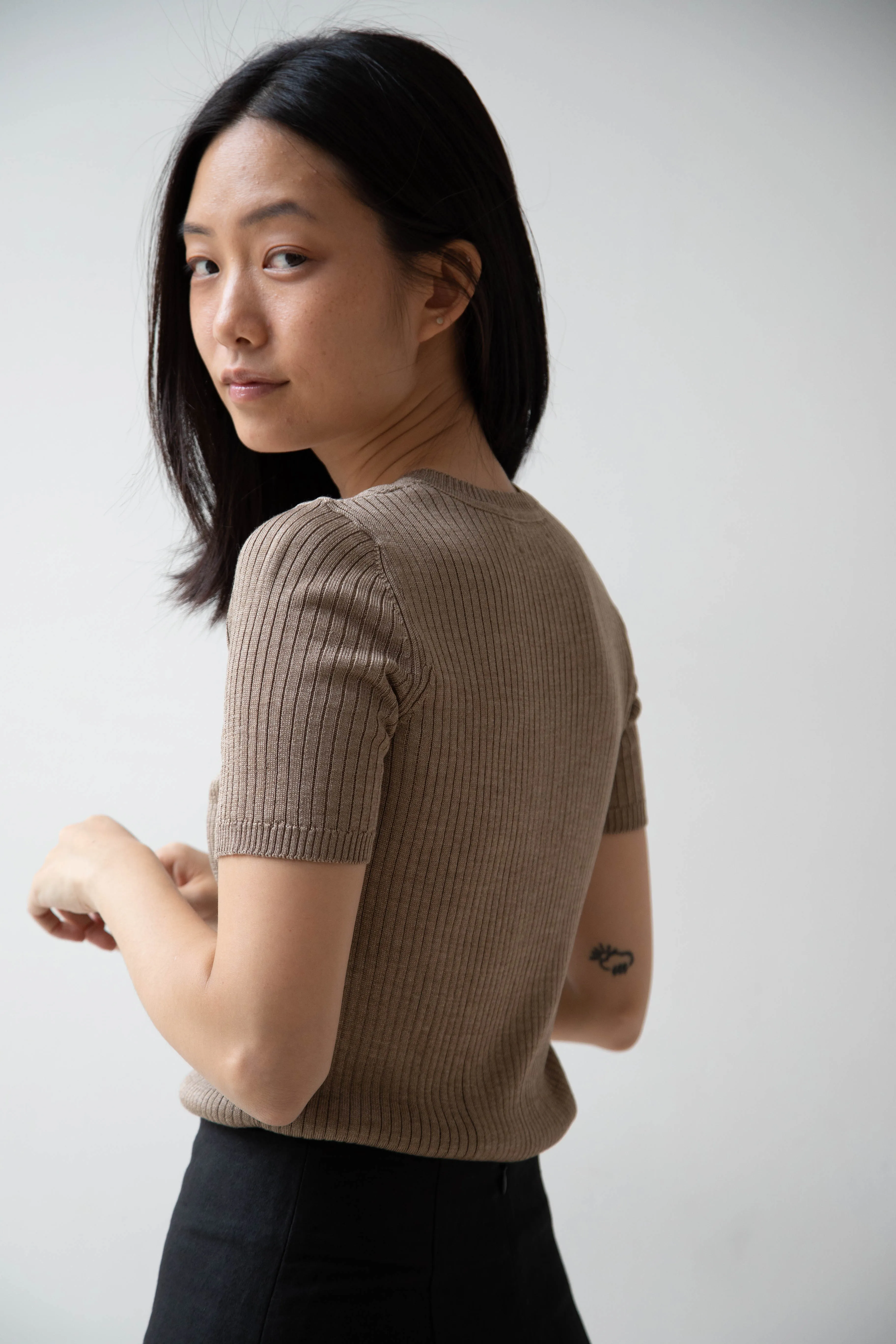 Une Heures | Short Sleeve Crew Neck in Gris