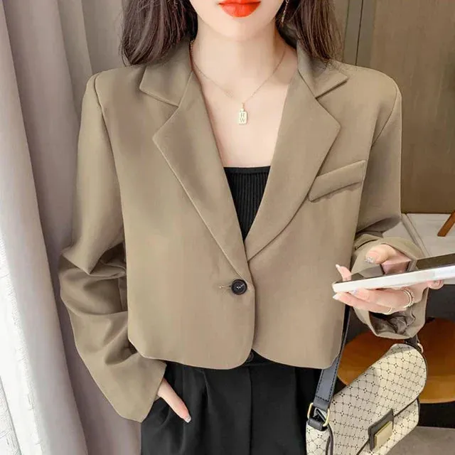 Women's short blazer with button placket and long sleeves