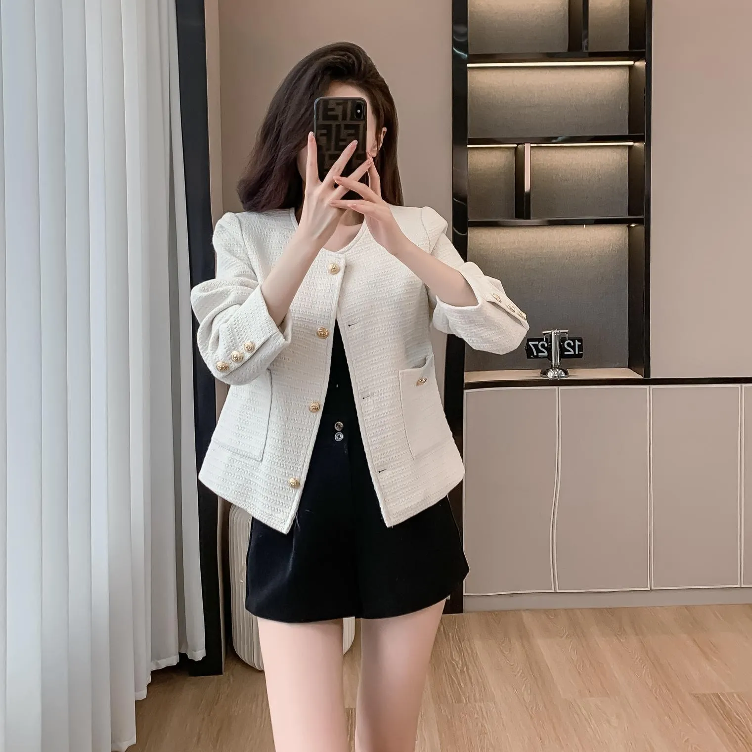 Women's Trendy Cropped Blazer Featuring Patch Pockets
