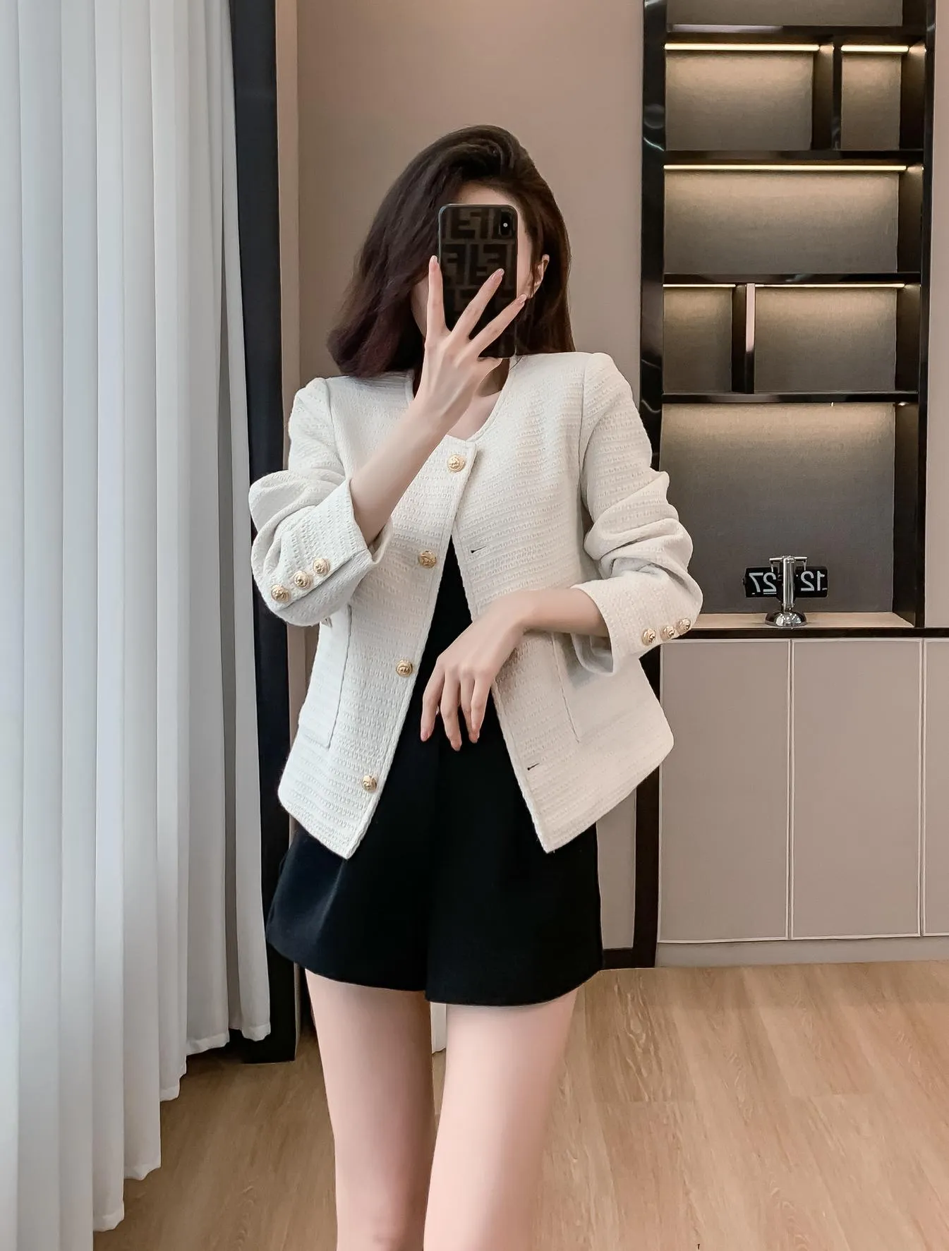 Women's Trendy Cropped Blazer Featuring Patch Pockets